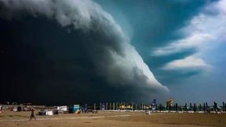 Norul Shelf a acoperit cerul în staţiunea Mamaia. Un fenomen spectaculos. Imaginile sunt incredibile!