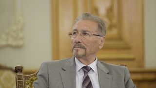 Fostul președinte Emil Constantinescu, operat de urgență. „Și-a fracturat grav...”