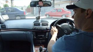 accidente mașini volan pe dreapta