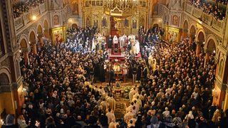 rom&acirc;nul vinde biserica