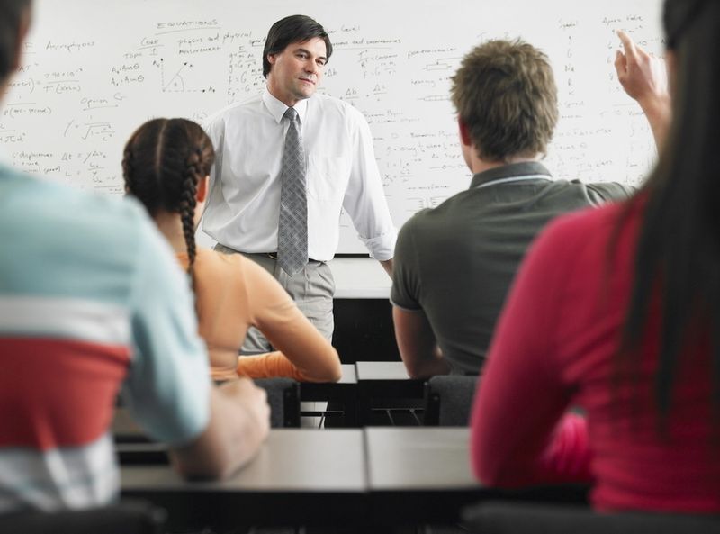 bani pentru pensionari și studenți