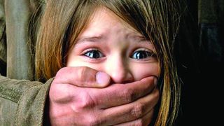 pedofil a violat 300 de copii