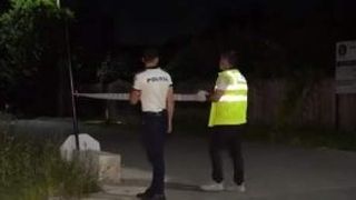 Un bărbat s-a electrocutat pe st&acirc;lpul de pe care voia să se arunce