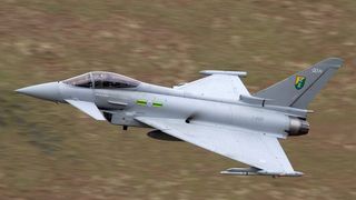 Amenințare cu bombă în aer. Avionul a aterizat de urgență