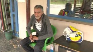 VIDEO| Săraci, dar cu vicii... Rom&acirc;nii scot bani şi din piatră seacă atunci c&acirc;nd trebuie să-şi potolească viciile
