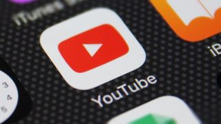 O vedetă Youtube a murit la doar 24 de ani. Tânăra urma să devină mămică în curând