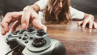 Incidentul șocant al unui copil de 15 ani. A făcut atac cerebral din cauza jocurilor video