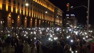 Premierul a cerut demisia mai multor miniștri, după protestele masive. Mii de oameni au ieșit din nou &icirc;n stradă &icirc;n țara vecină