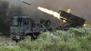 Exerciții cu muniție reală pentru respingerea unei invazii a Chinei