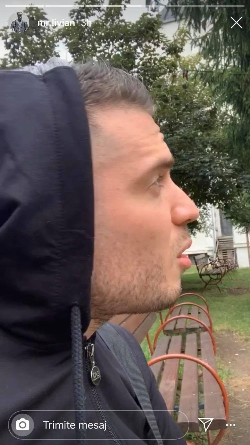 livian la poarta bisericii