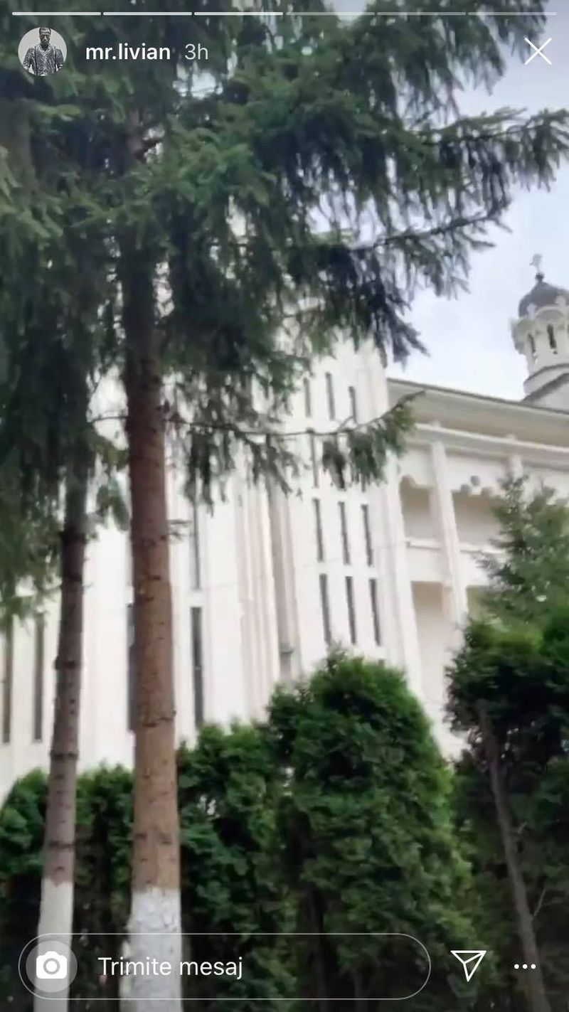 livian la poarta bisericii