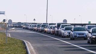 Trafic blocat pe Autostrada Soarelui, după două accidente grave. Carambol cu 5 mașini