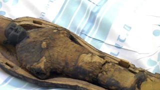 Descoperire-șoc: această mumie egipteană NU este de origine umană. Teoria stranie despre zeul morții