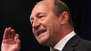 Băsescu: „Pandemia este scăpată de sub control”