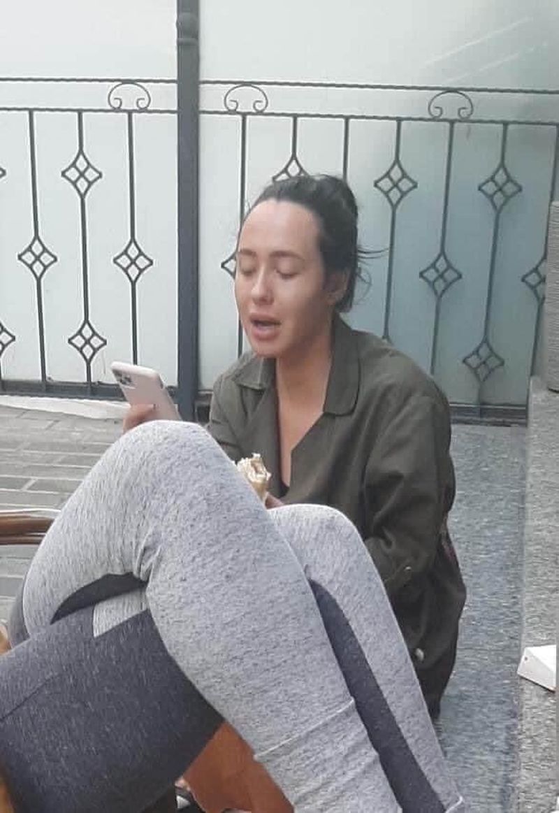 ella de la puterea dragostei nemachiată