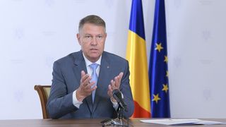 Klaus Iohannis a promulgat legea. Cine va primi măști gratuite în fiecare lună