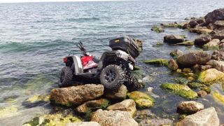 Caz șocant la mare. Două fete au căzut cu ATV-ul în apă