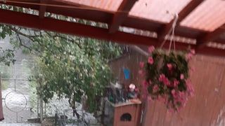 VIDEO - Grindina a făcut ravagii în municipiul Suceava. Zone inundate și mormane de gheață