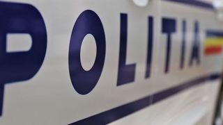 O femeie a murit, iar două fete au fost rănite după ce au fost spulberate de un tânăr care conducea fără permis