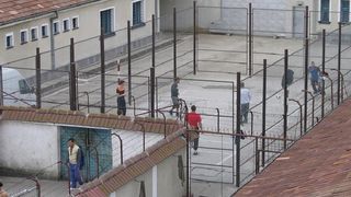 VIDEO | Sute de criminali, eliberaţi &icirc;nainte de termen