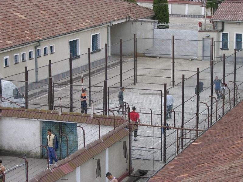 VIDEO | Sute de criminali, eliberaţi înainte de termen