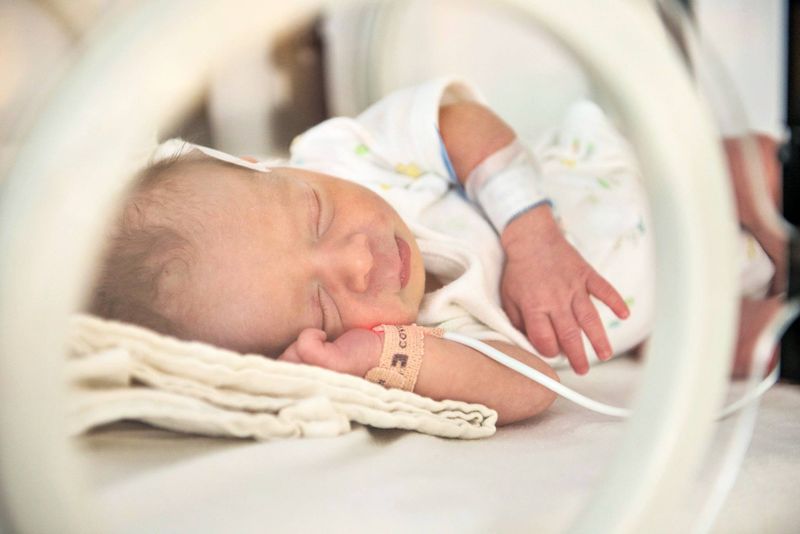 17 noiembrie copil prematur