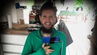 Paralizat de la g&acirc;t &icirc;n jos și imobilizat &icirc;n scaun cu rotile, Mihai Neșu este executat silit de Primăria Oradea! Fostul fotbalist a primit somație de la Direcția Economică!