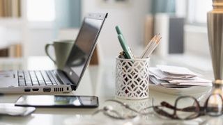 Muncă de acasă până în 2021. Covid-19 le dă bătaie de cap angajatorilor