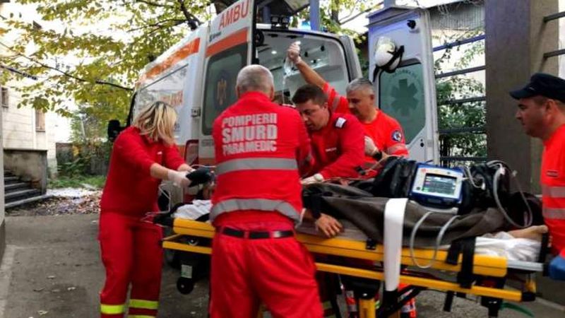 băiat strangulat în geamul mașinii