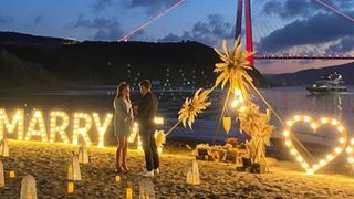 A spus “da”! O actriță celebră cerută în căsătorie chiar de ziua ei.  Cine este cel care i-a furat inima cunoscutei vedete