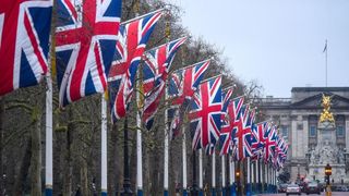 Marea Britanie amână o nouă etapă a relaxărilor