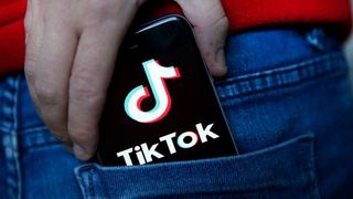 Microsoft reia negocierile pentru achiziţia TikTok