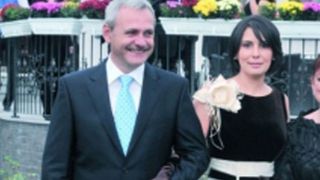 Fosta soție a lui Liviu Dragnea se plânge că nu are bani! Bombonica a vrut să înființeze o fundație și i-a cerut Vioricăi Dăncilă să modifice o ordonanță pentru a plăti mai puțin!