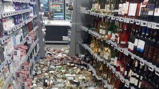 a intrat cu mașina &icirc;n magazin