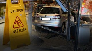 VIDEO | Şi-a făcut drum printre rafturi