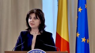 Ministerul Educaţiei va cumpăra 74.000 de laptopuri, pentru elevi