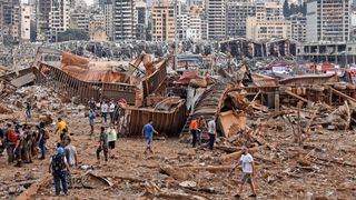 Drama unei tinere rom&acirc;nce. Nu mai știe nimic de mama ei rănită &icirc;n explozia din Beirut. Mesajul ei a devenit viral