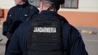 Un jandarm a fost găsit &icirc;mpuşcat &icirc;n cap cu arma din dotare, la postul de pază