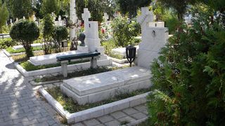  Cât costă locul de veci al lui Emi Pian 