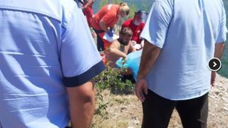 Caz șocant pe Dunăre. O mașină a plonjat direct în apă