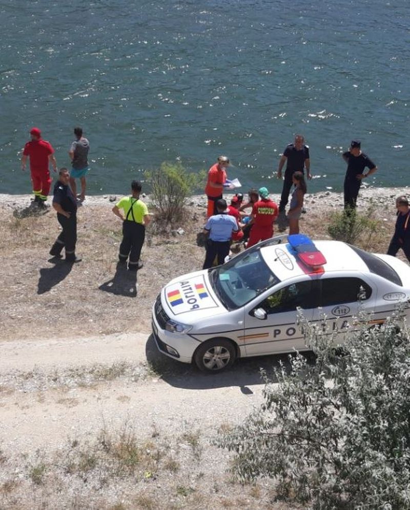 a căzut cu mașina în dunăre