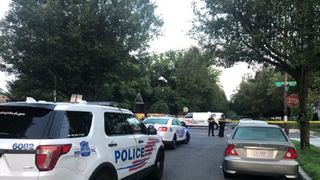 Atac armat în timpul unei reuniuni. Un om a murit și alți 20 sunt răniți