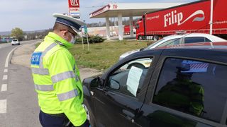 Schimbare majoră pentru șoferi. Nu trebuie să mai prezinți acest act când te oprește Poliția Rutieră