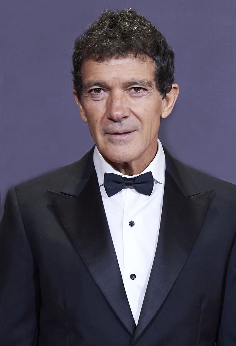 Antonio Banderas are coronavirus