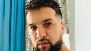 Manelist renumit din România, infectat cu COVID-19: „Doar regii poartă CORONA!”