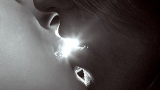 Femeie arestată din cauza soțului. Bărbatul s-a sinucis din cauză că nu făceau amor des