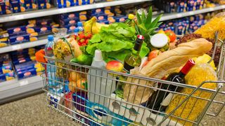 Noi scumpiri pentru români, în ciuda pandemiei care a blocat economia