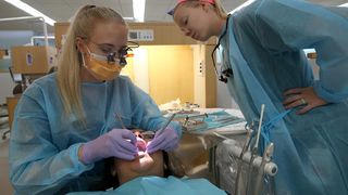 OMS, avertisment despre coronavirus: care e pericolul nr.1 din cabinetele stomatologice