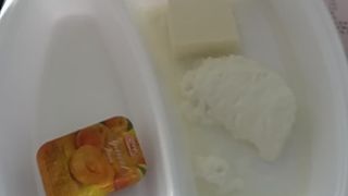 Ce măn&acirc;ncă un bolnav COVID-19?! Meniul oferit de spital te va șoca