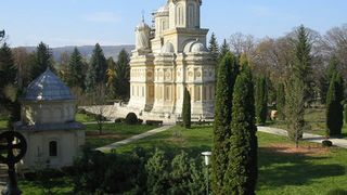 mănăstirea curtea de argeș de sf&acirc;ntă mărie
